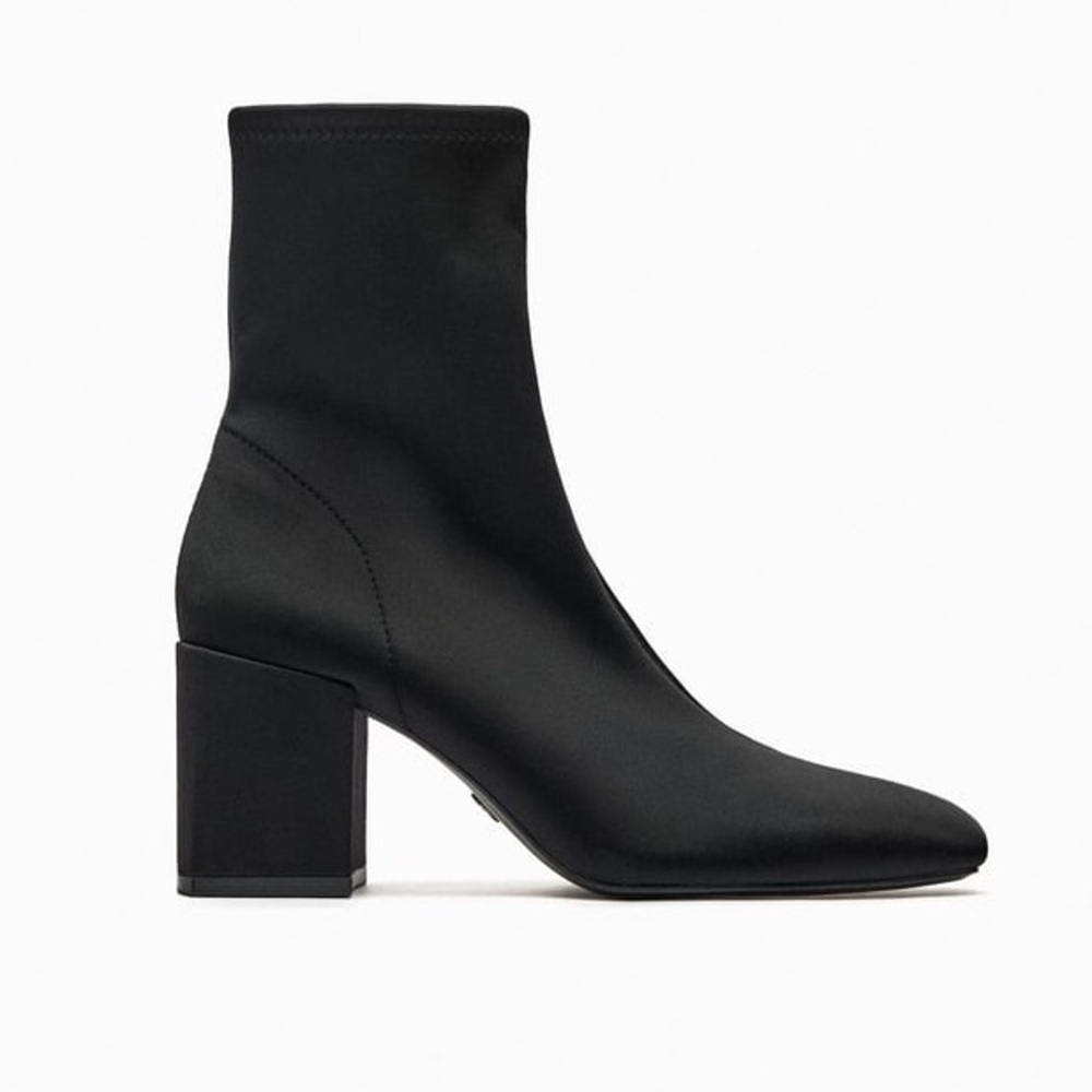 NWT. Zara Black Fabric Heeled Ankle Boots. Size 6,5.
